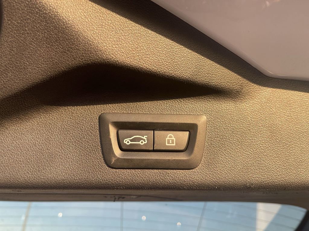 Used 2023 BMW X7 M60i image 16