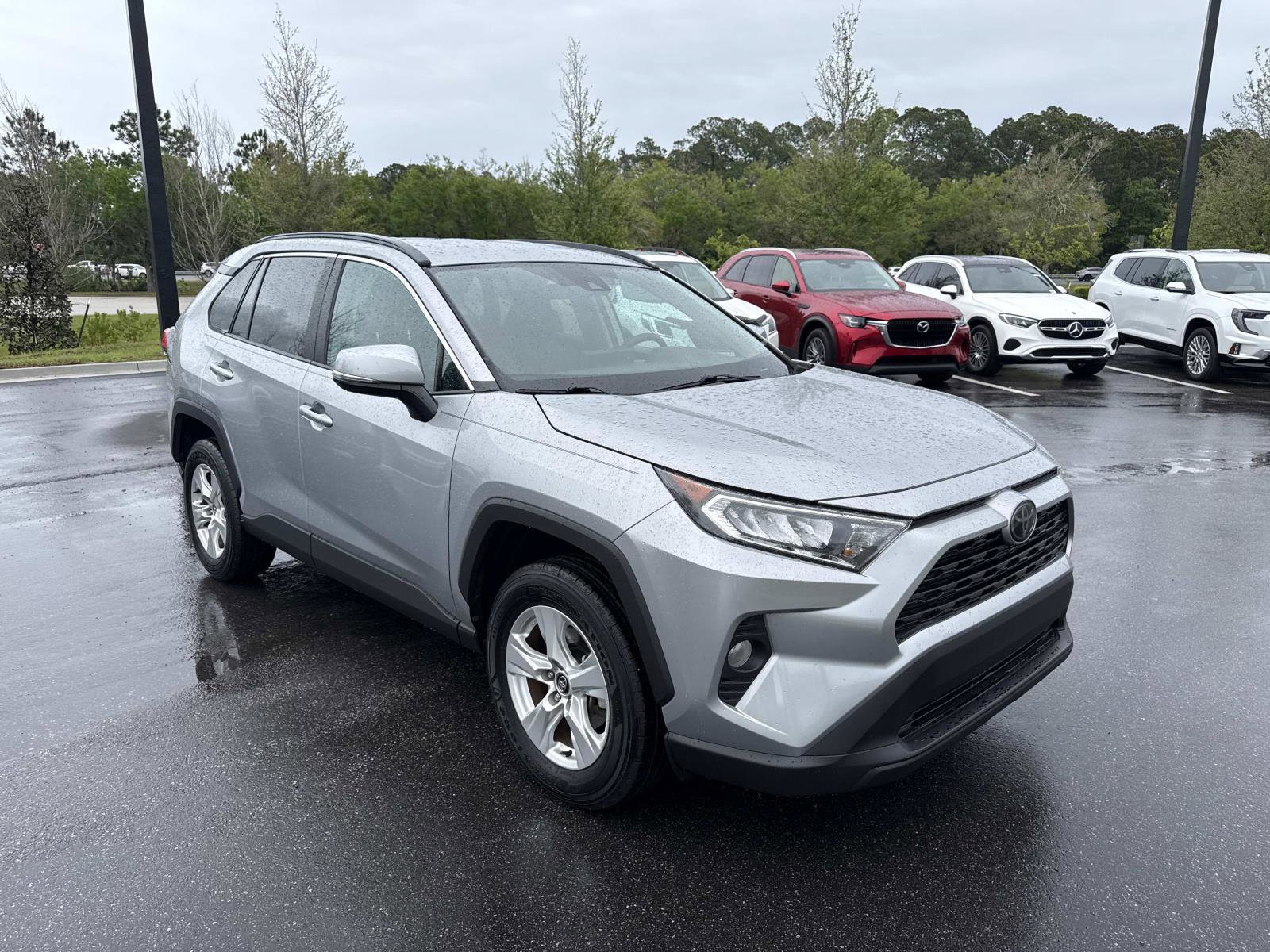Used 2020 Toyota RAV4 XLE image 1