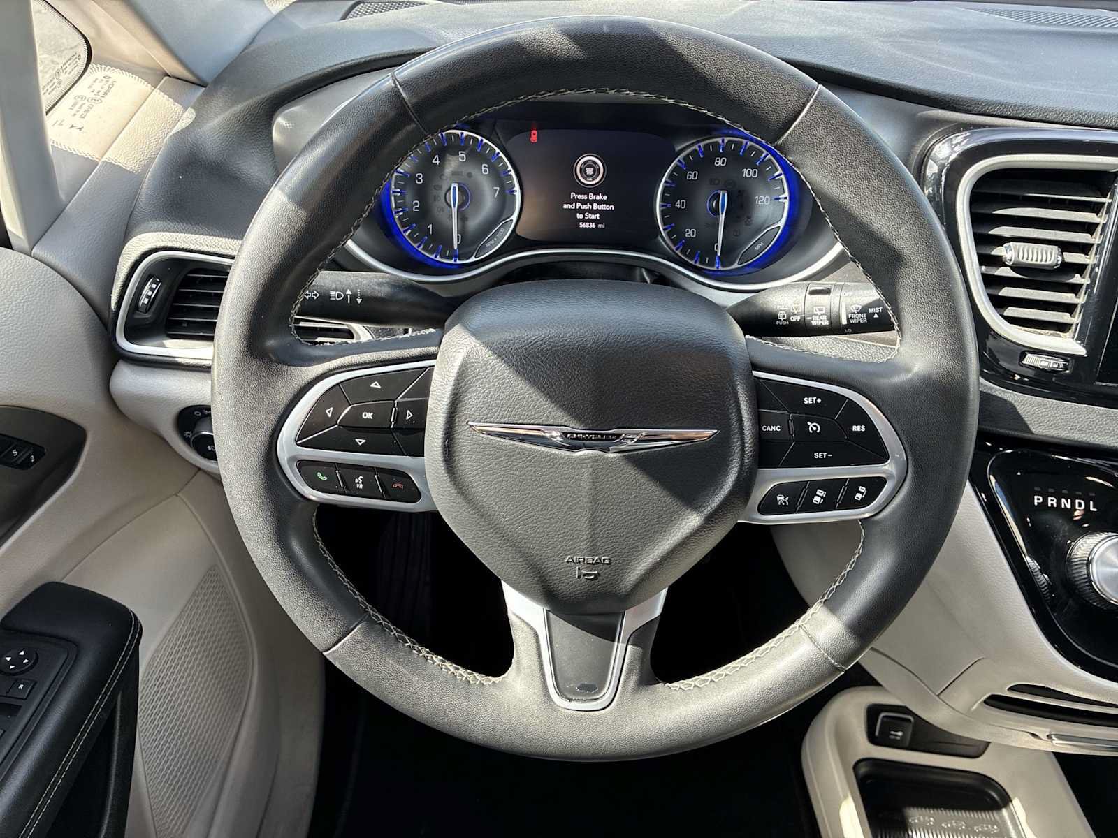 Used 2023 Chrysler Pacifica Touring-L FWD image 11