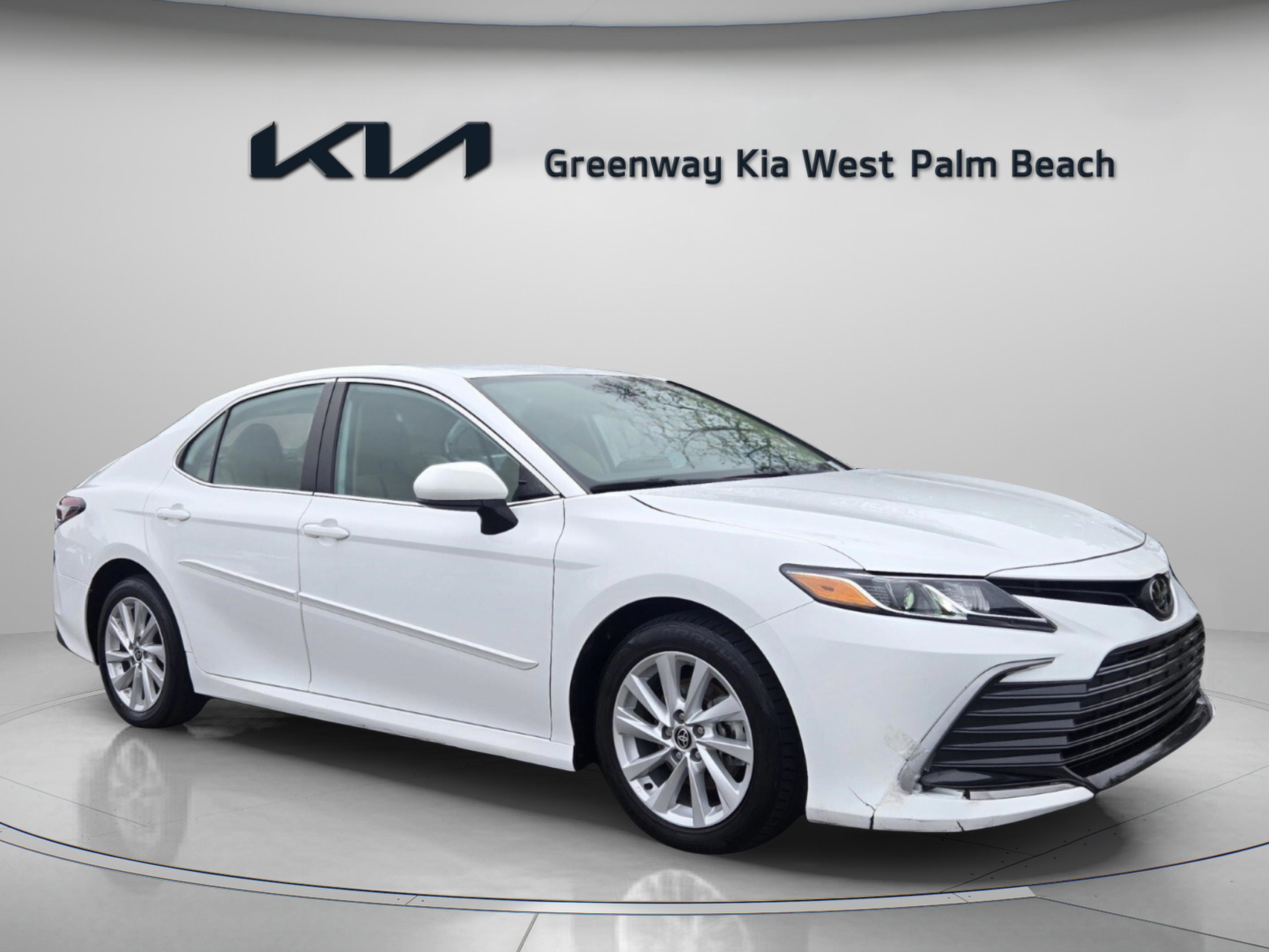 Used 2024 Toyota Camry LE image 1