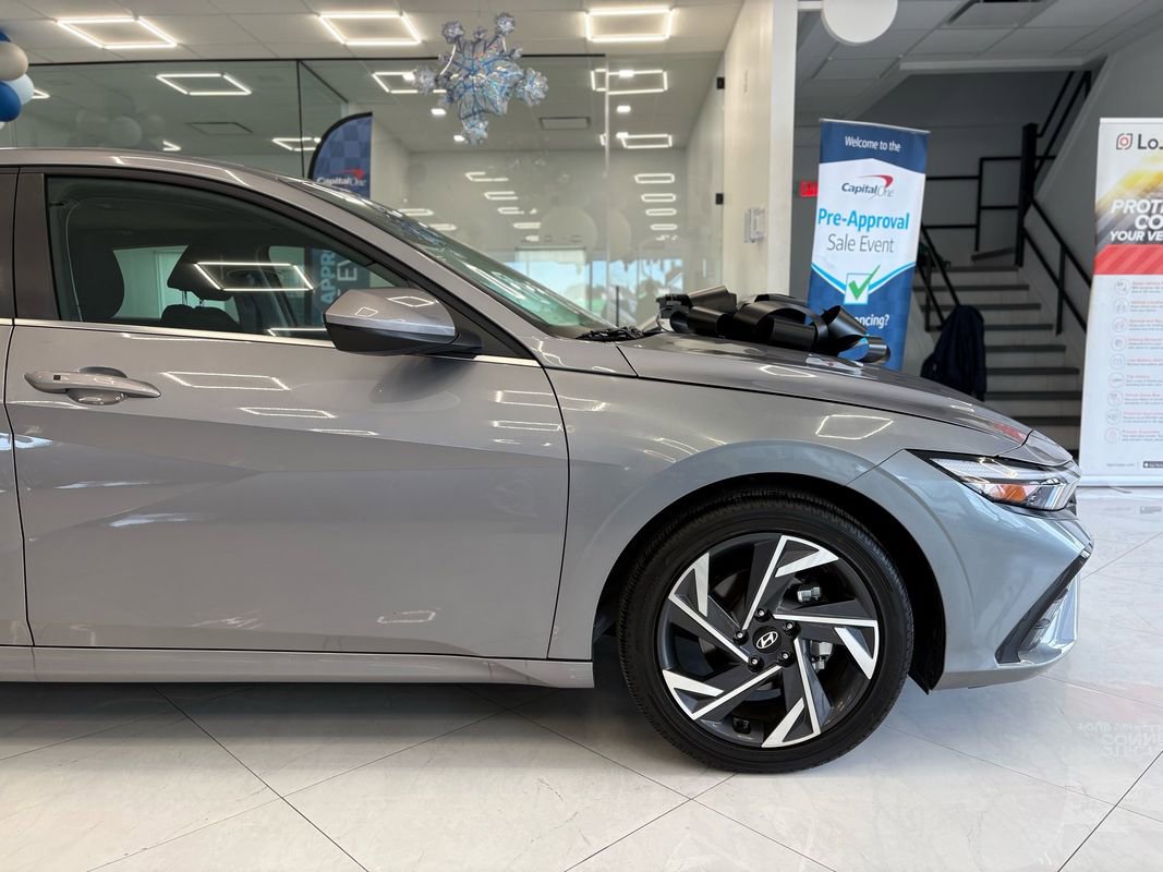 Used 2025 Hyundai Elantra SEL image 9