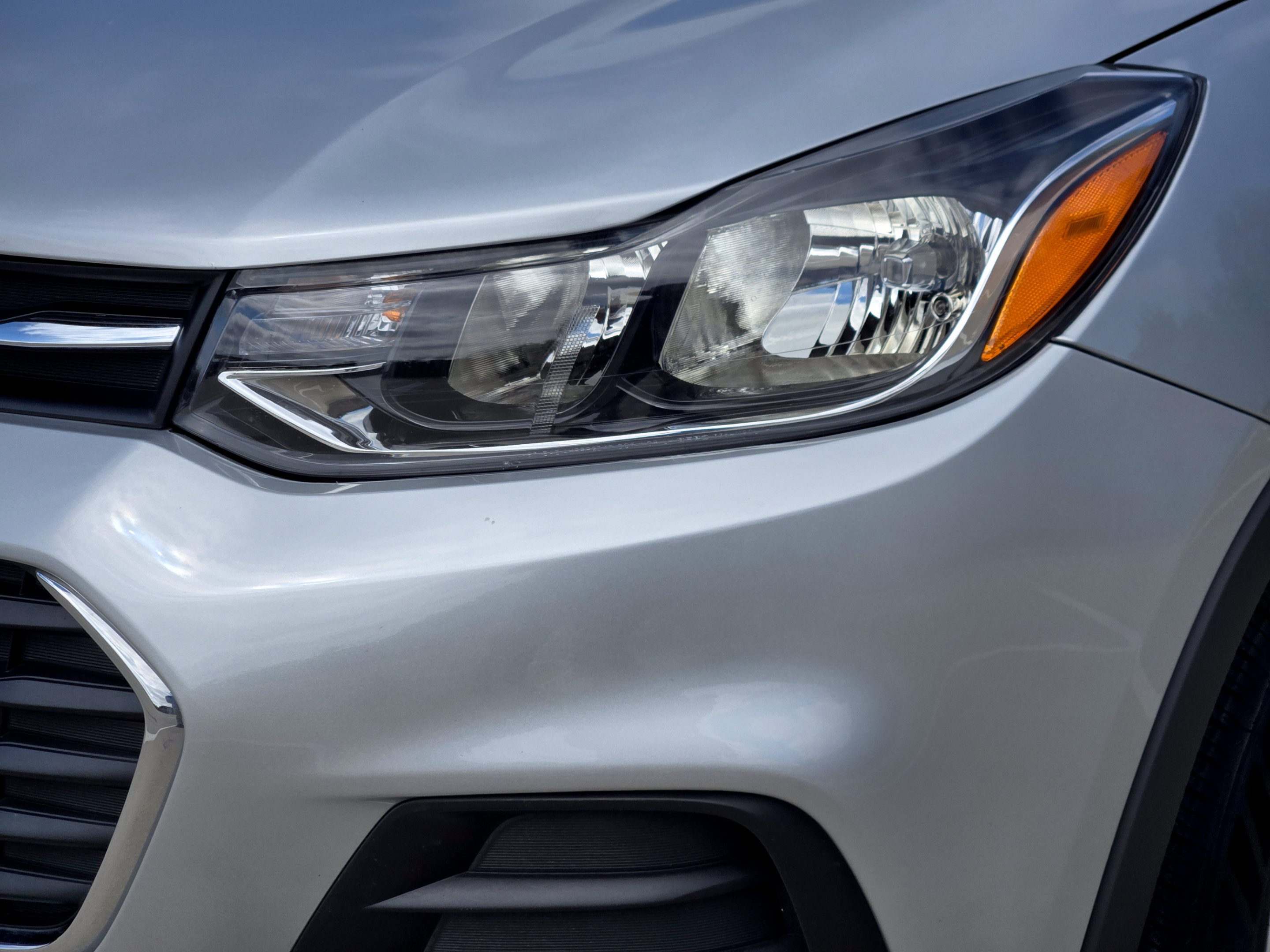 Used 2022 Chevrolet Trax LS w/ Tint and Cruise Package FWD image 28