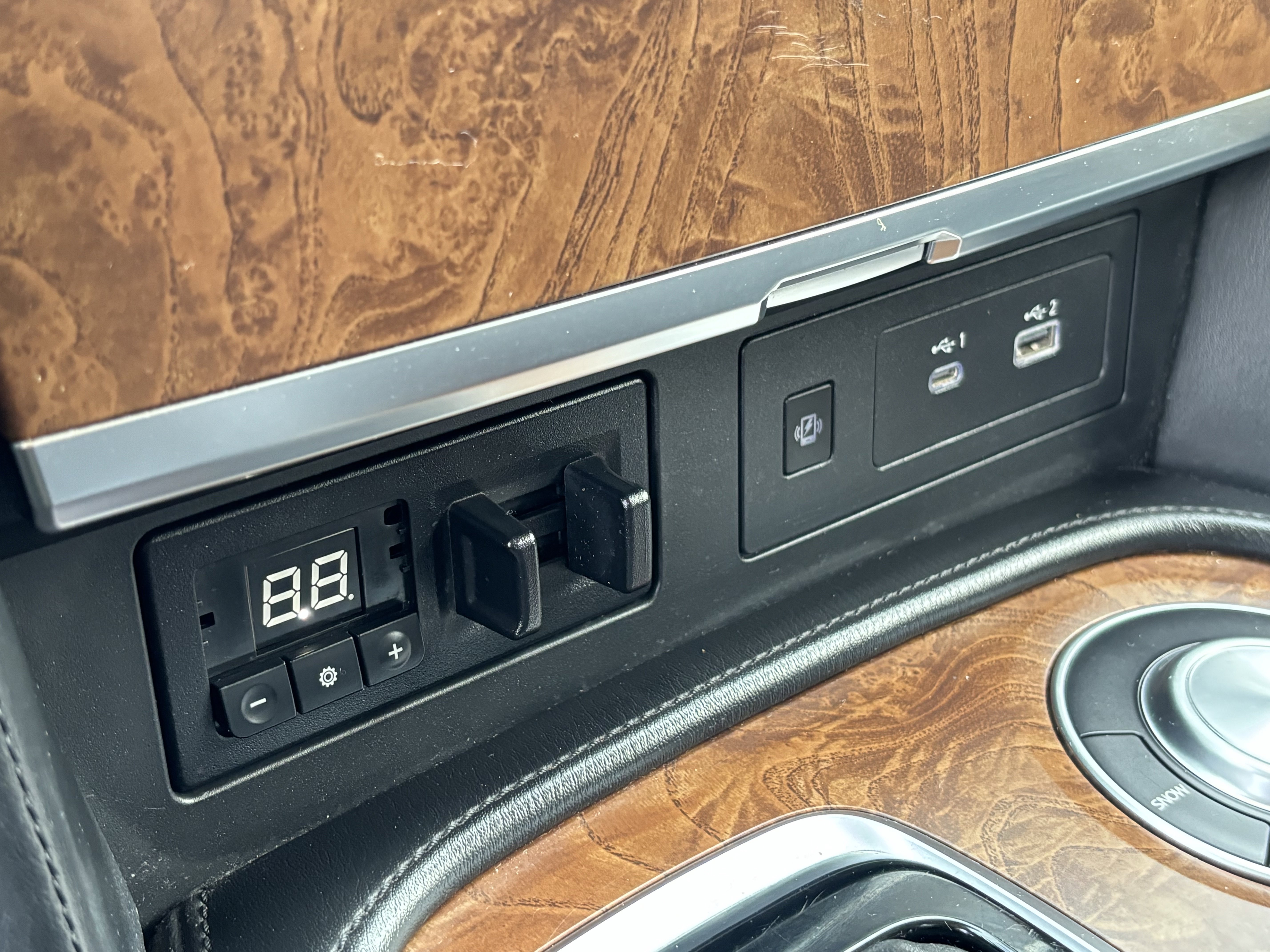 Used 2021 Nissan Armada SL w/ Captain's Chairs Package RWD image 26