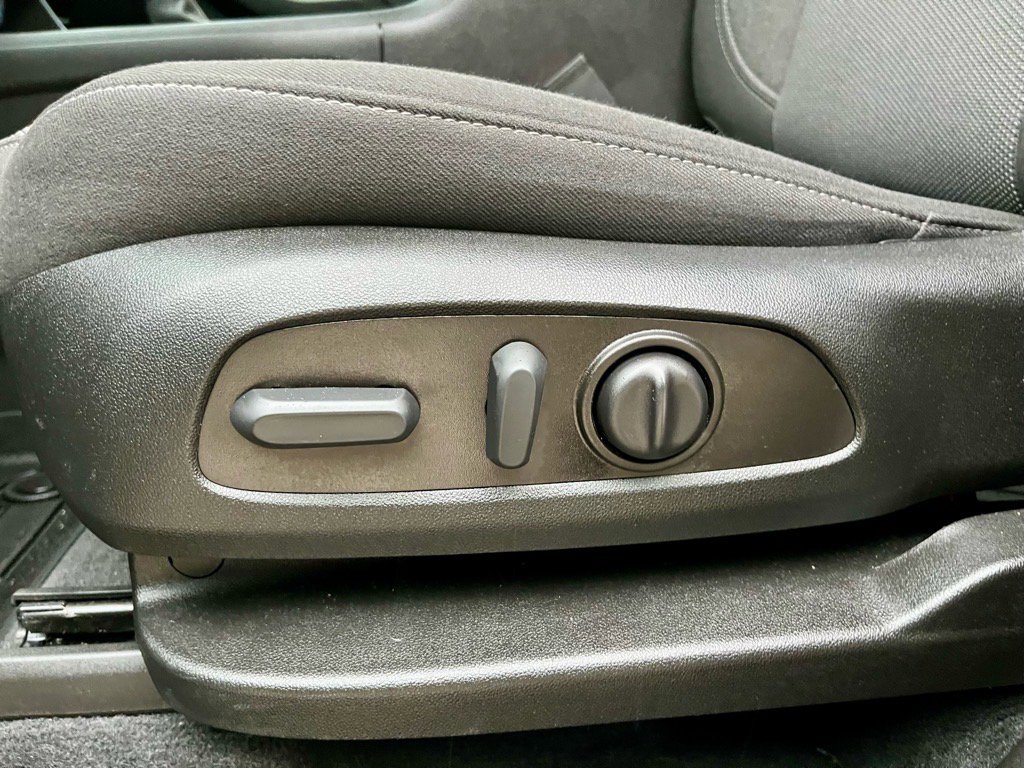 Used 2023 Chevrolet Traverse LT image 14