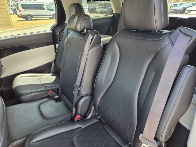 Used 2024 Kia Carnival EX FWD image 10