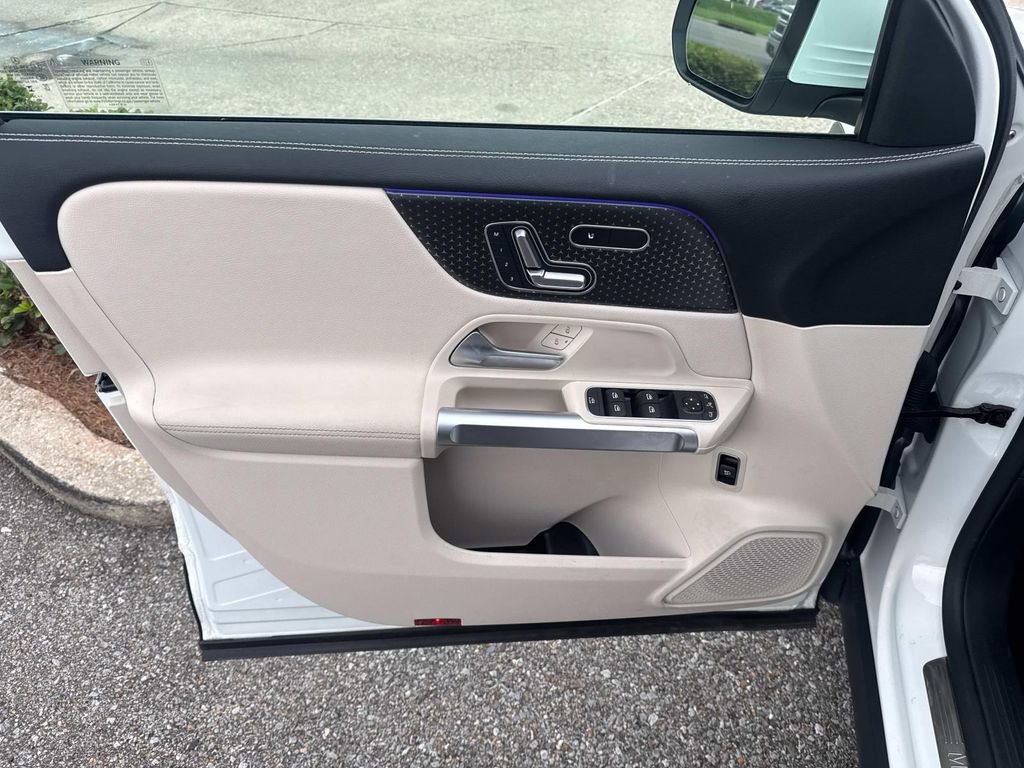 Used 2025 Mercedes-Benz GLB 250 image 18