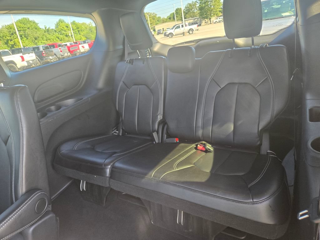 Used 2025 Chrysler Pacifica Select FWD image 9