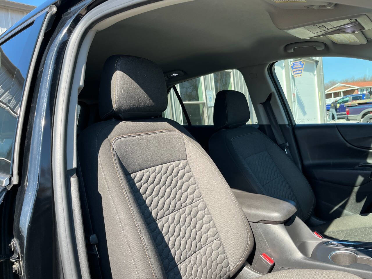 Used 2019 Chevrolet Equinox LT w/ Driver Convenience Package image 5