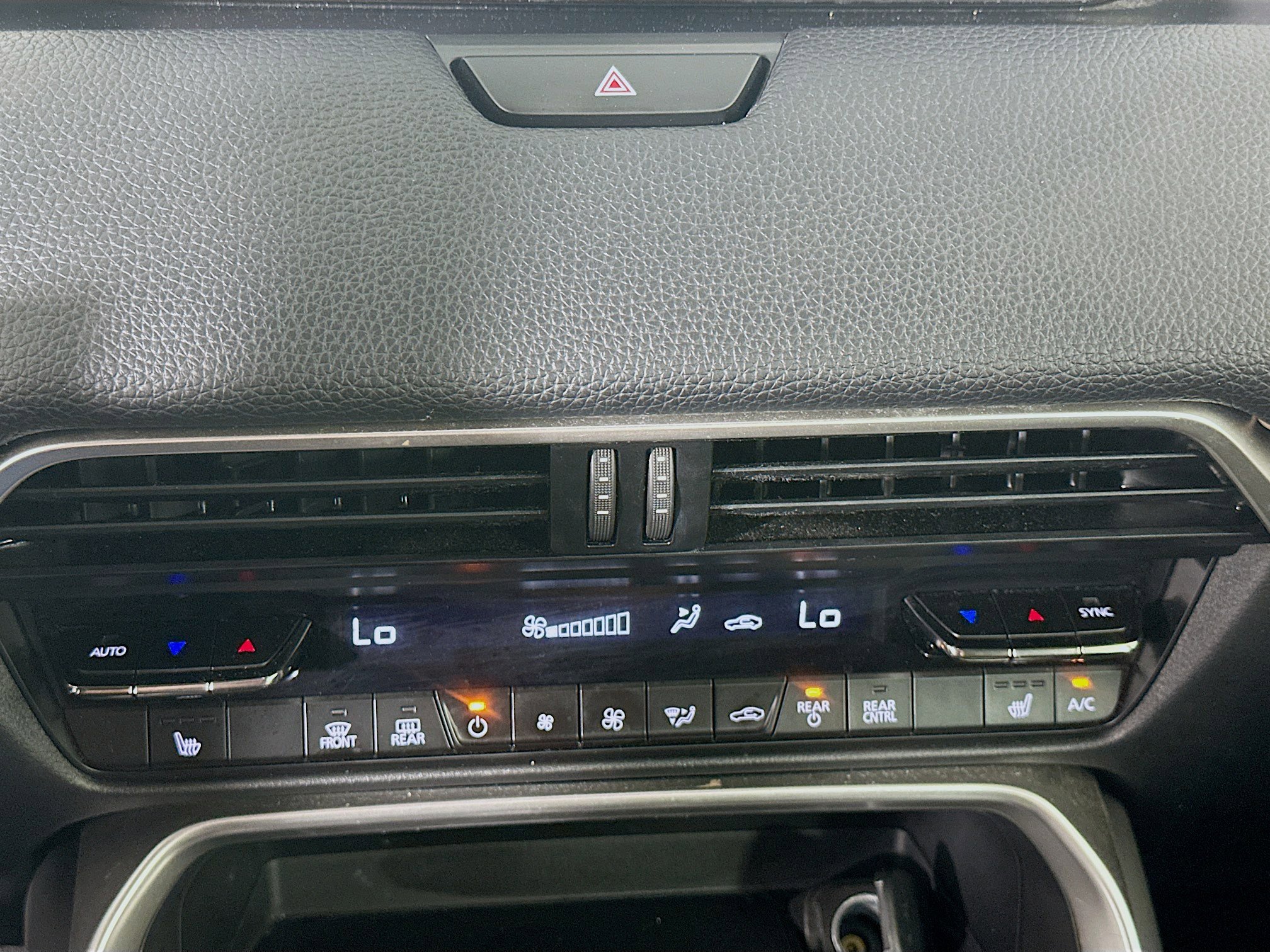 Used 2024 MAZDA CX-90 3.3 Turbo w/ Preferred Plus image 24