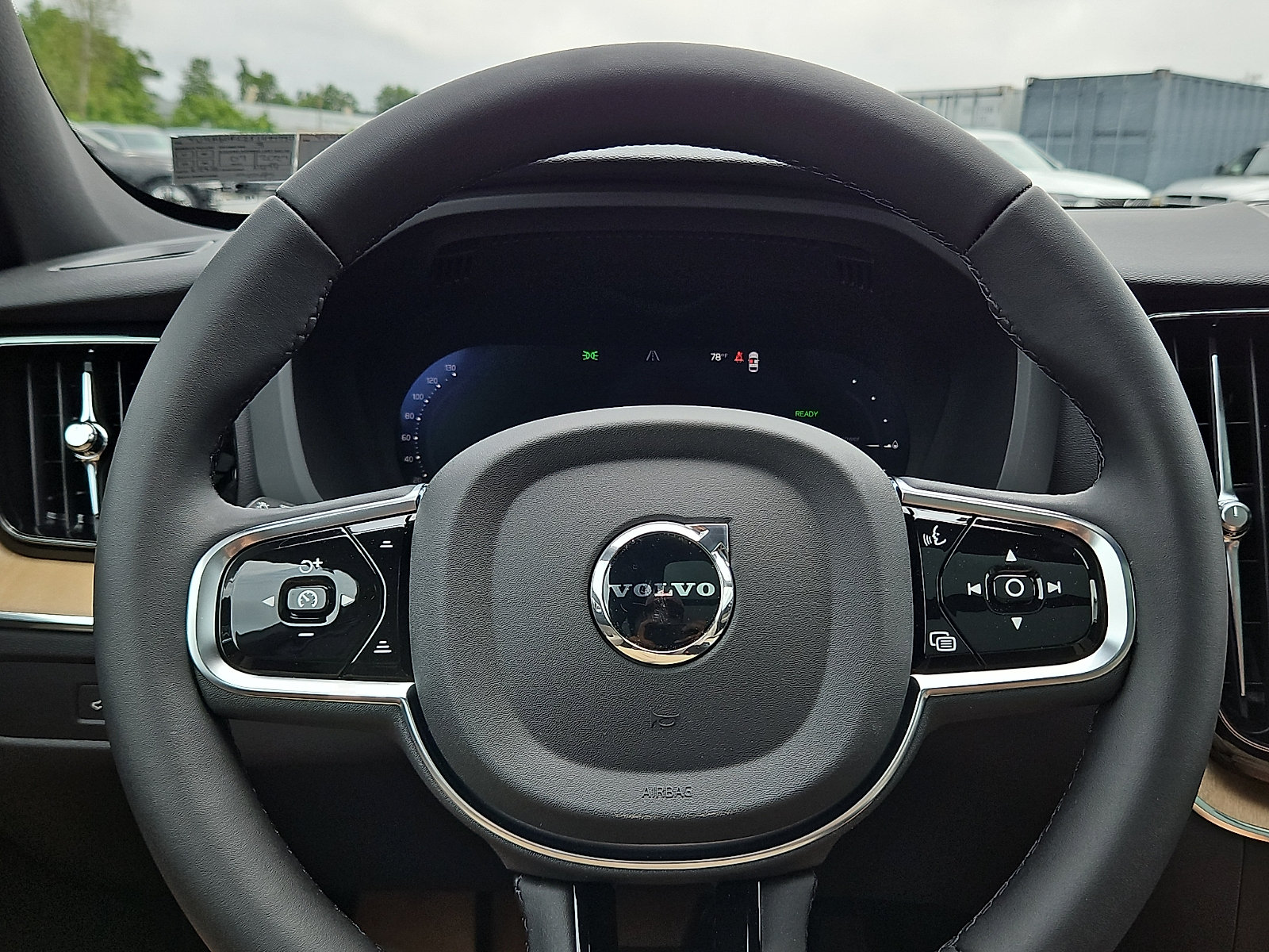 New 2026 Volvo XC60 T8 Plus w/ Protection Package Premier AWD/4WD image 18