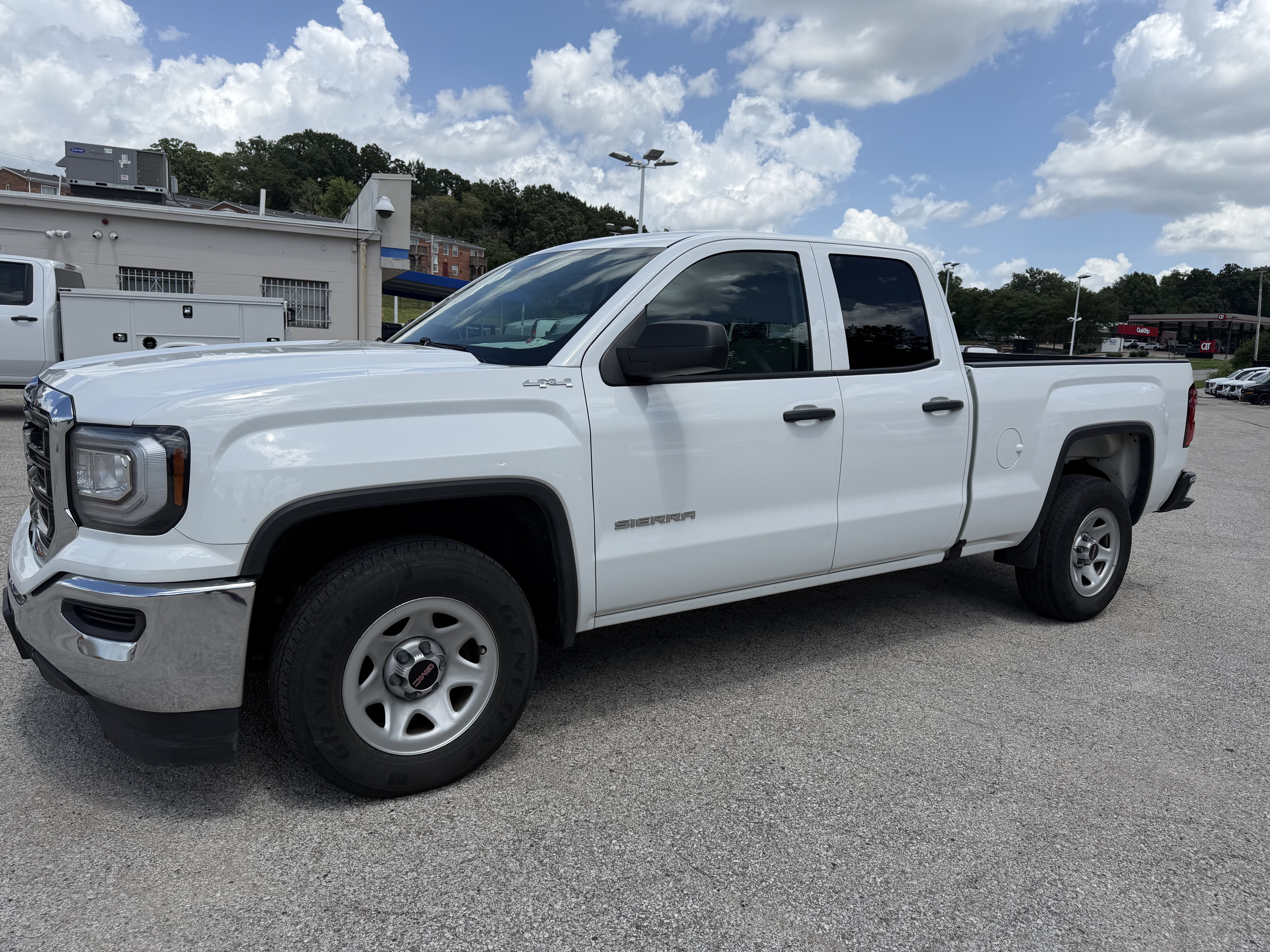 Used 2019 GMC Sierra 1500 Limited w/ Sierra Convenience Package AWD/4WD image 3