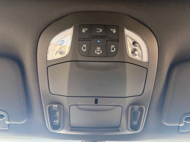 New 2027 Chrysler Pacifica Limited w/ Family Tech Group AWD/4WD image 26