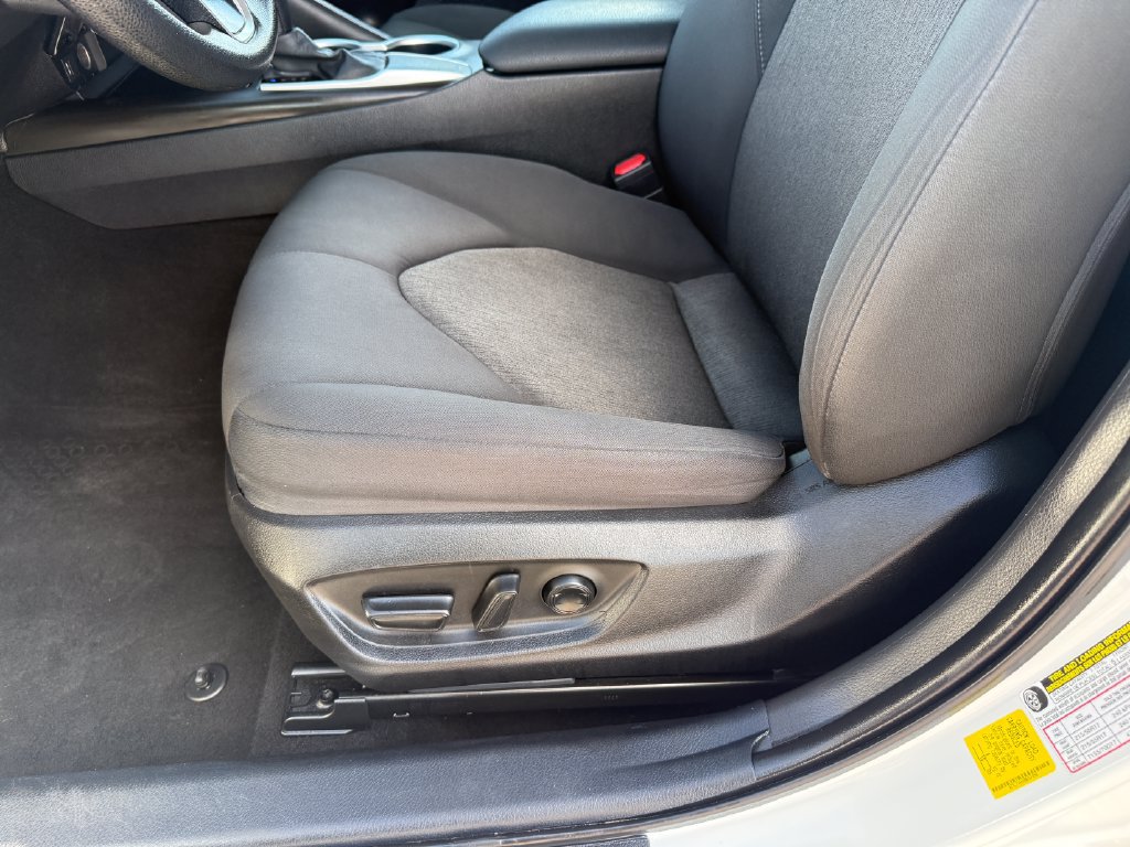 Used 2021 Toyota Camry LE FWD image 10