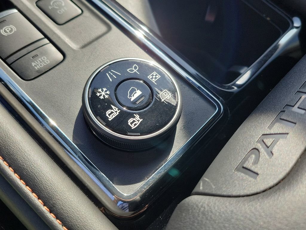 Used 2025 Nissan Pathfinder Rock Creek image 15