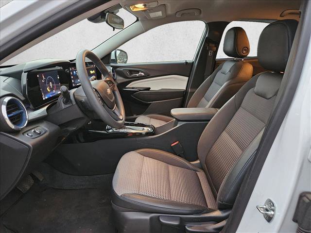 Used 2025 Chevrolet Trax LT FWD image 15