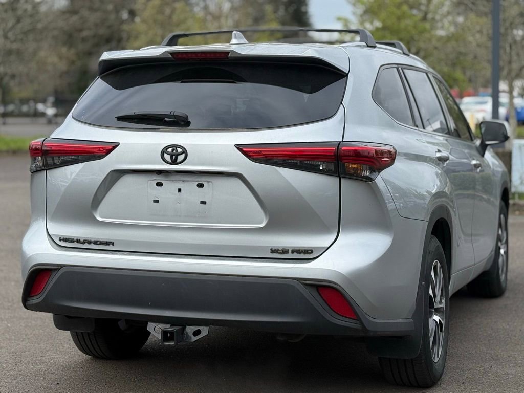 Used 2022 Toyota Highlander XLE image 5