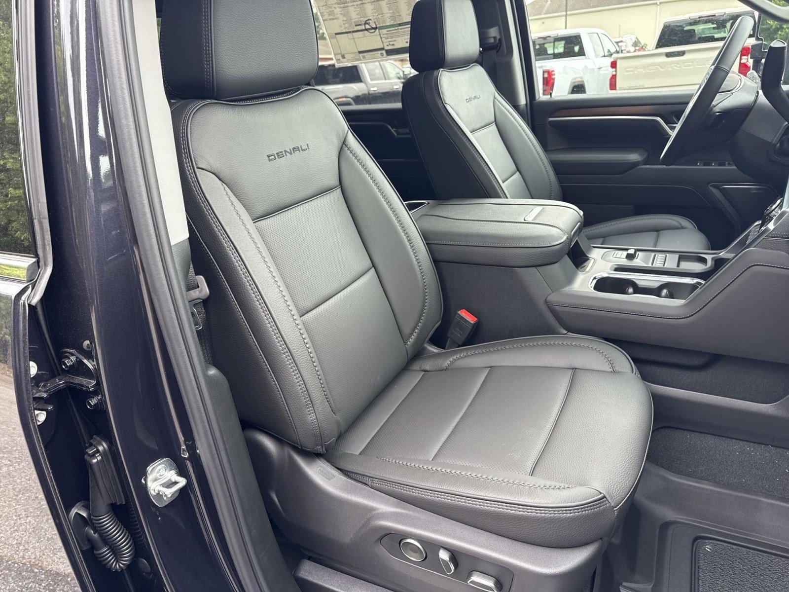 New 2026 GMC Sierra 2500 Denali w/ Denali Reserve Package AWD/4WD image 23