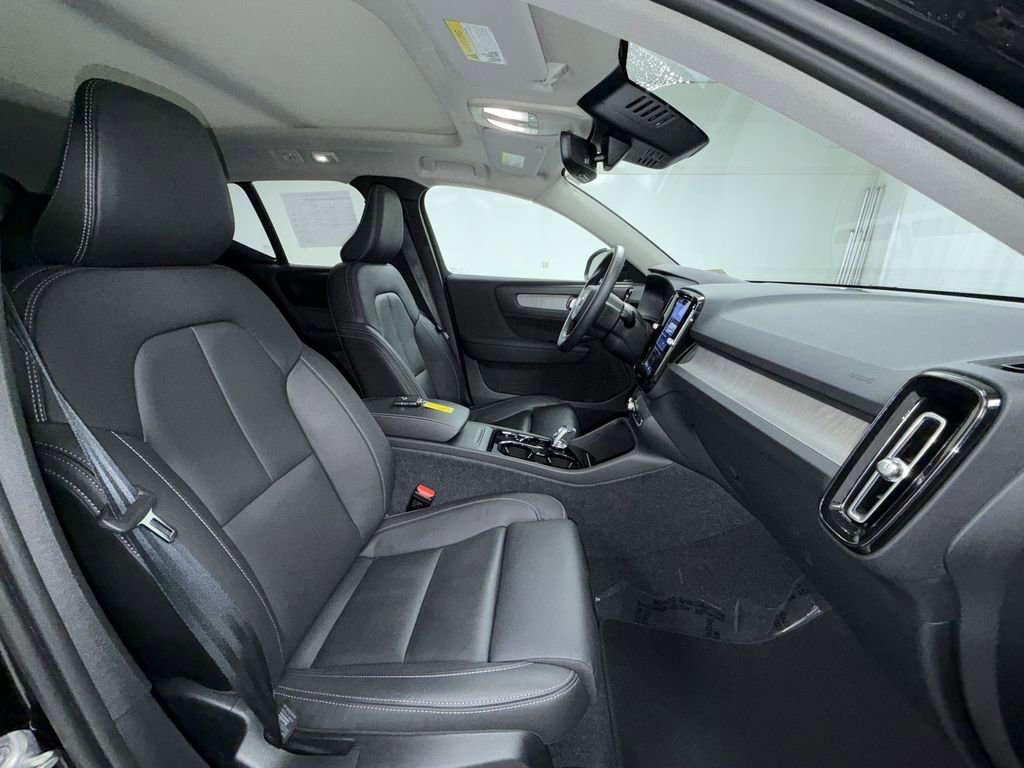Used 2024 Volvo XC40 B5 Plus w/ Climate Package AWD/4WD image 5