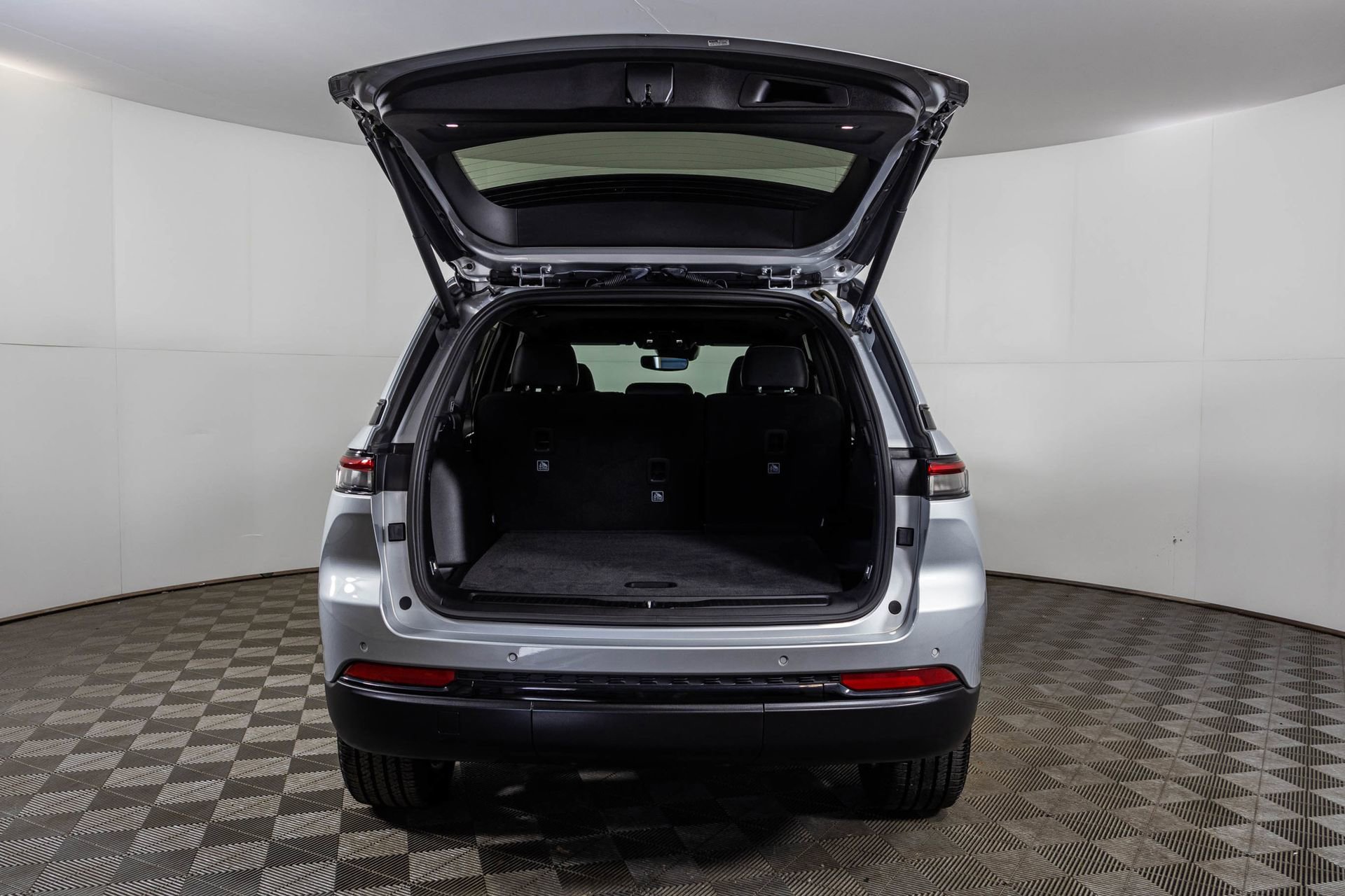 Used 2023 Jeep Grand Cherokee Altitude image 40