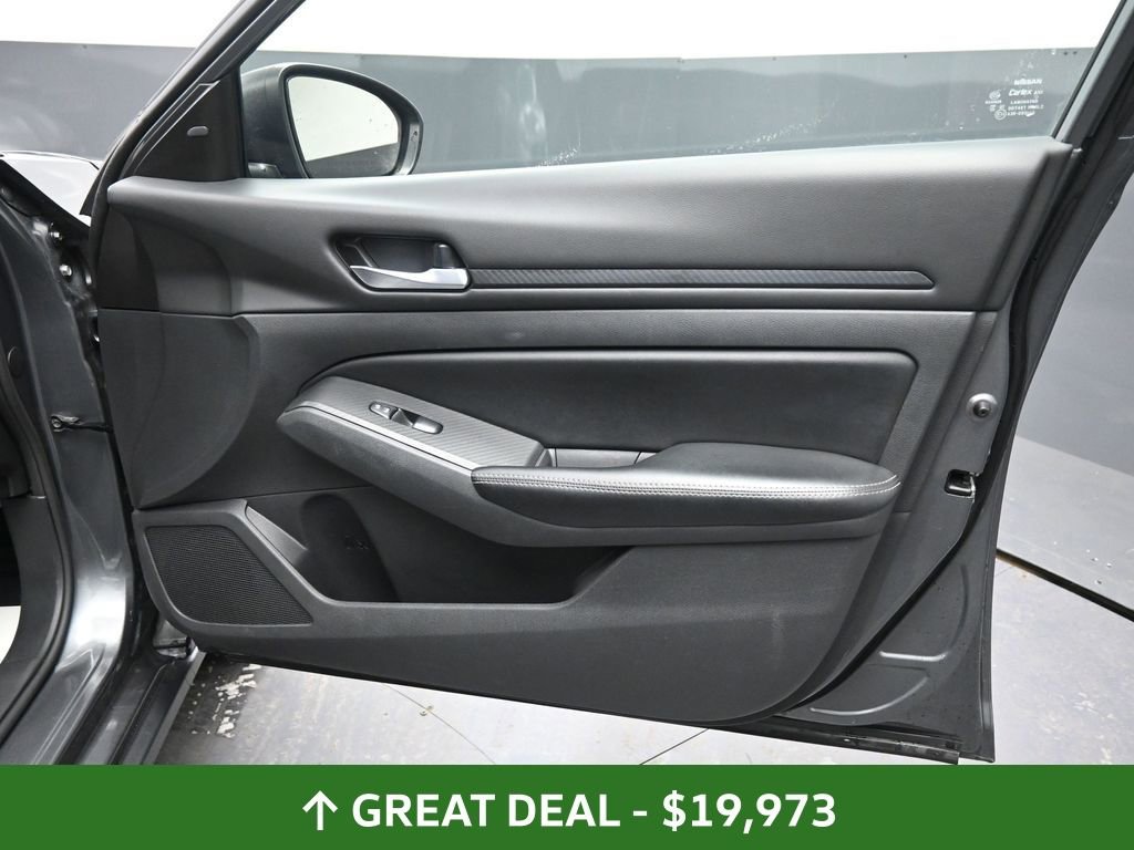 Used 2024 Nissan Altima 2.5 SV image 21