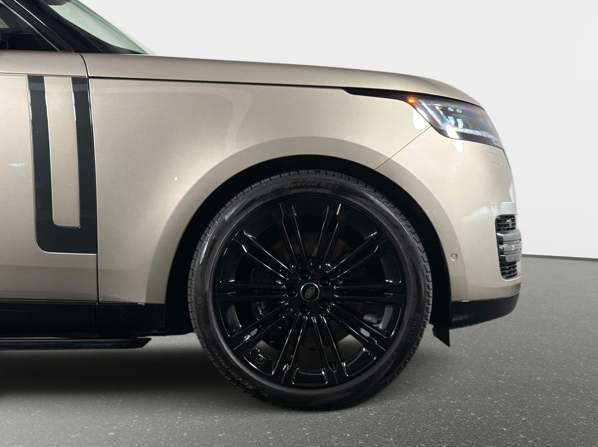 Used 2023 Land Rover Range Rover Autobiography AWD/4WD image 4