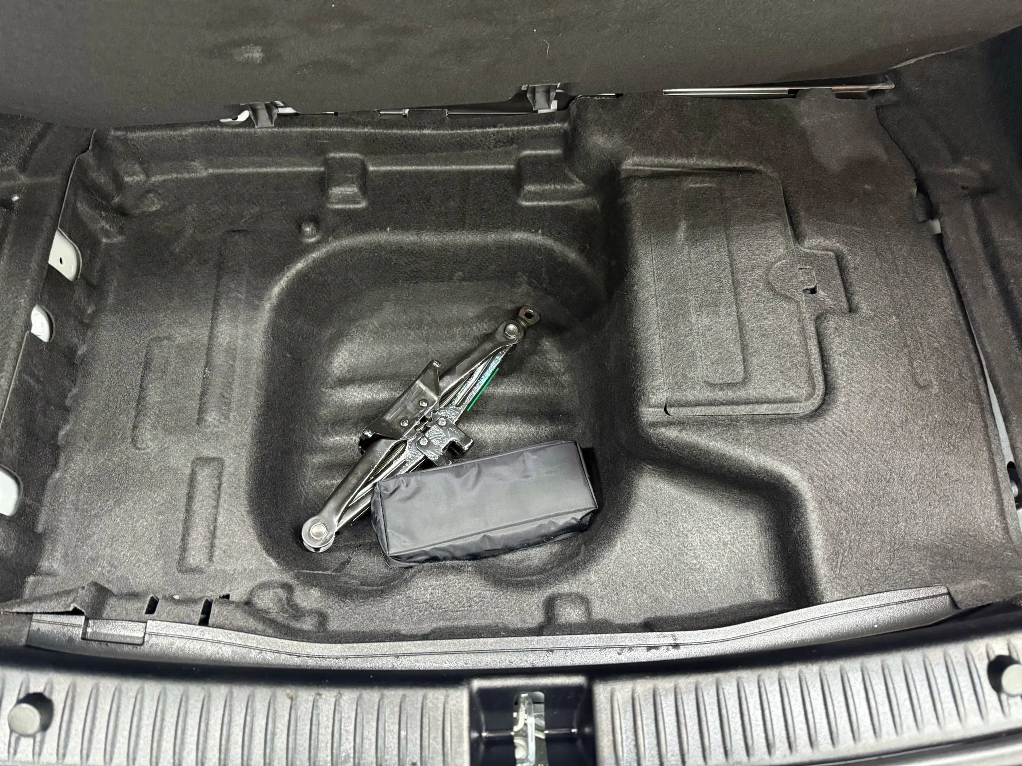 Used 2021 Mercedes-Benz C 300 Sedan image 35