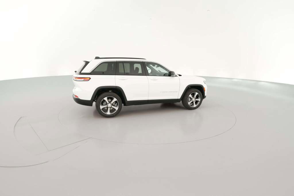New 2025 Jeep Grand Cherokee Limited w/ Trailer Tow Package image 13