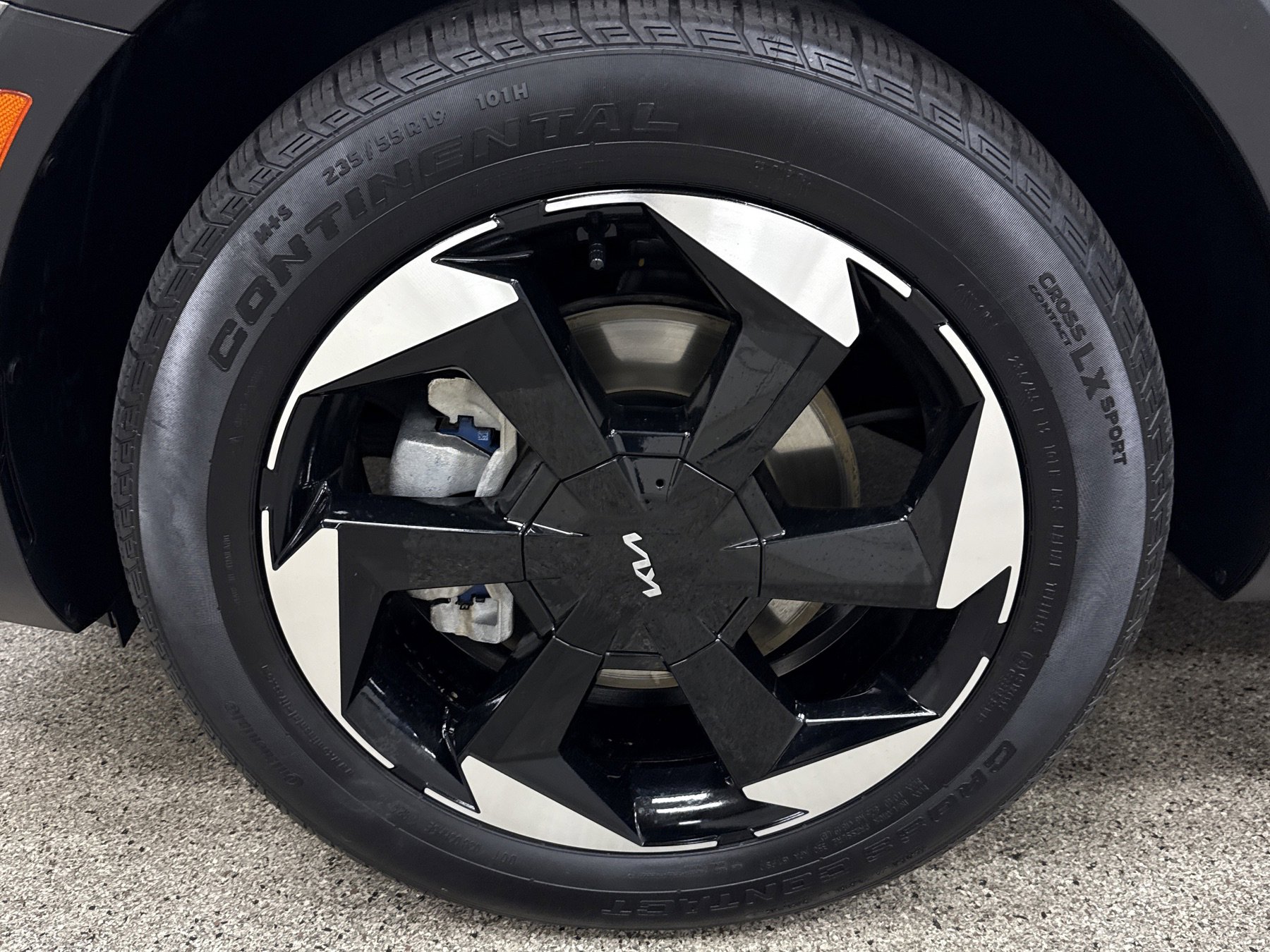 Used 2025 Kia Sorento EX w/ EX Panoramic Sunroof Package image 2