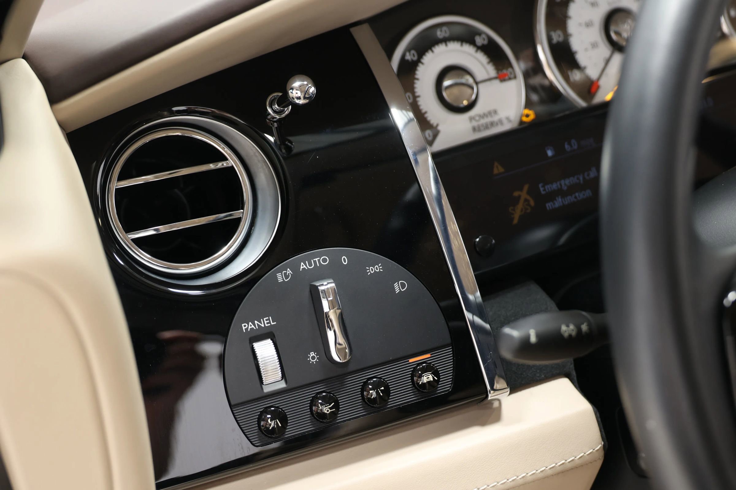 Used 2014 Rolls-Royce Wraith image 30