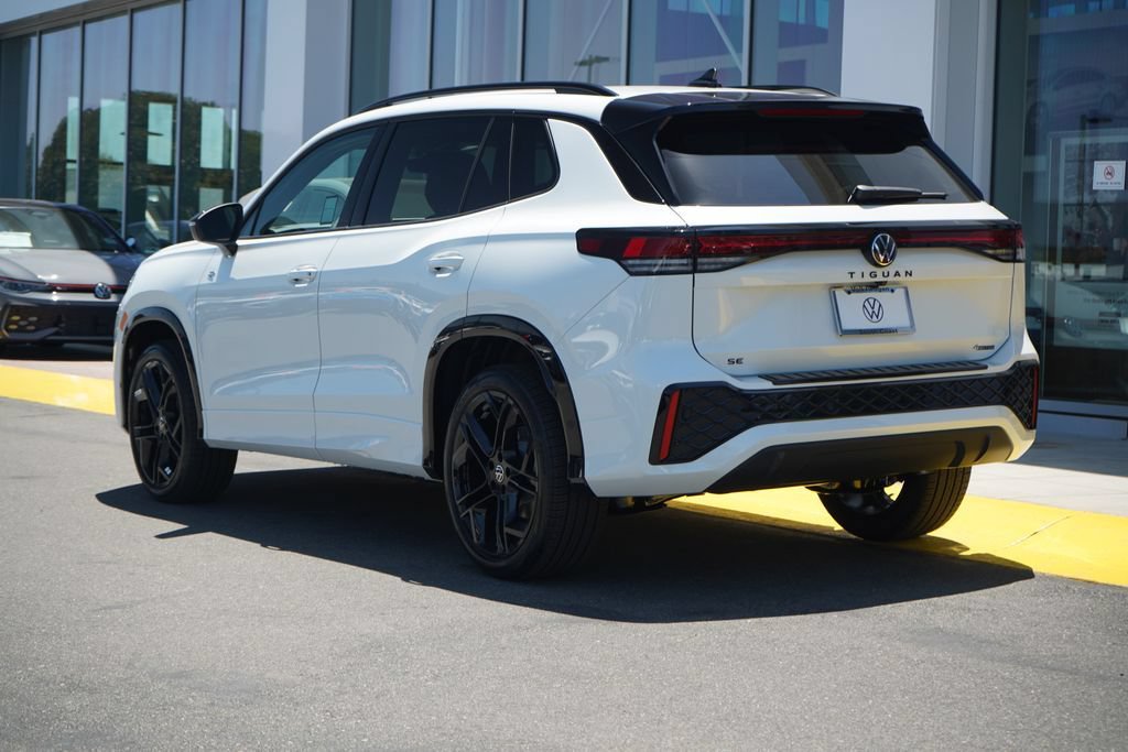 New 2026 Volkswagen Tiguan SE R-Line AWD/4WD image 3