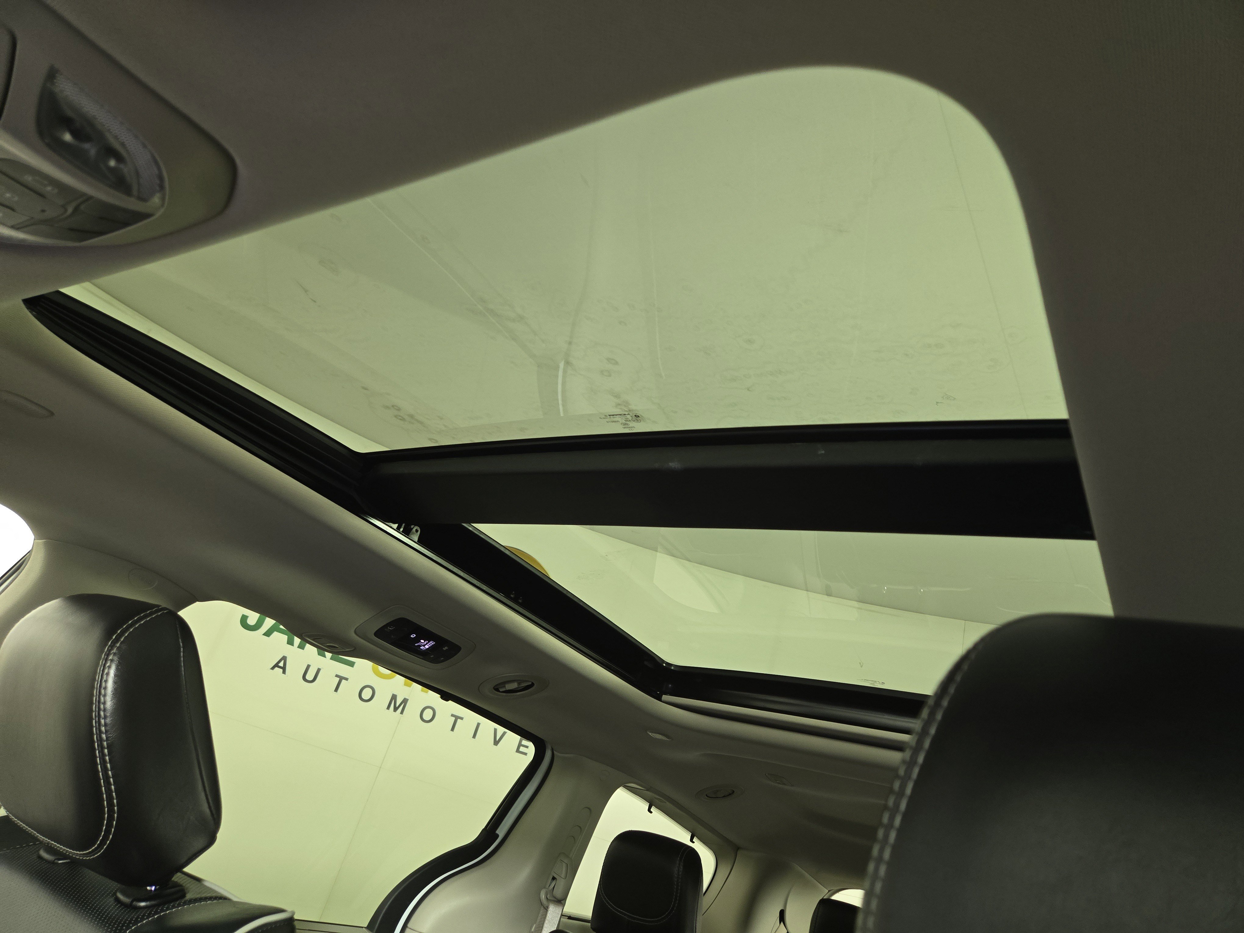 Used 2024 Chrysler Pacifica Limited image 23