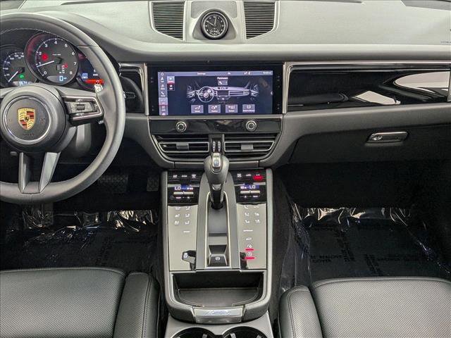 Certified 2025 Porsche Macan AWD/4WD image 21
