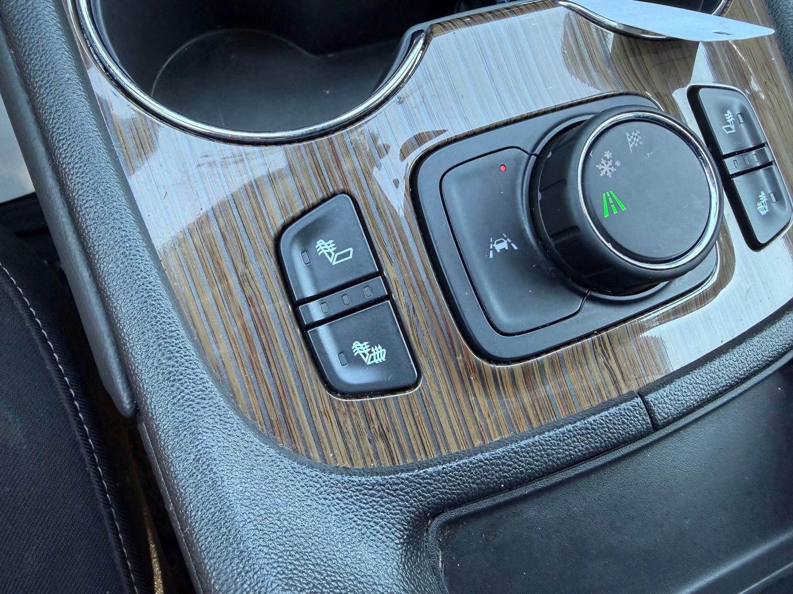 Used 2022 GMC Acadia SLE w/ Driver Convenience Package image 25