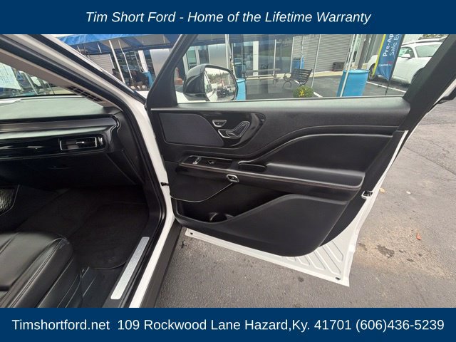 Used 2023 Lincoln Aviator AWD w/ Premium Package image 24