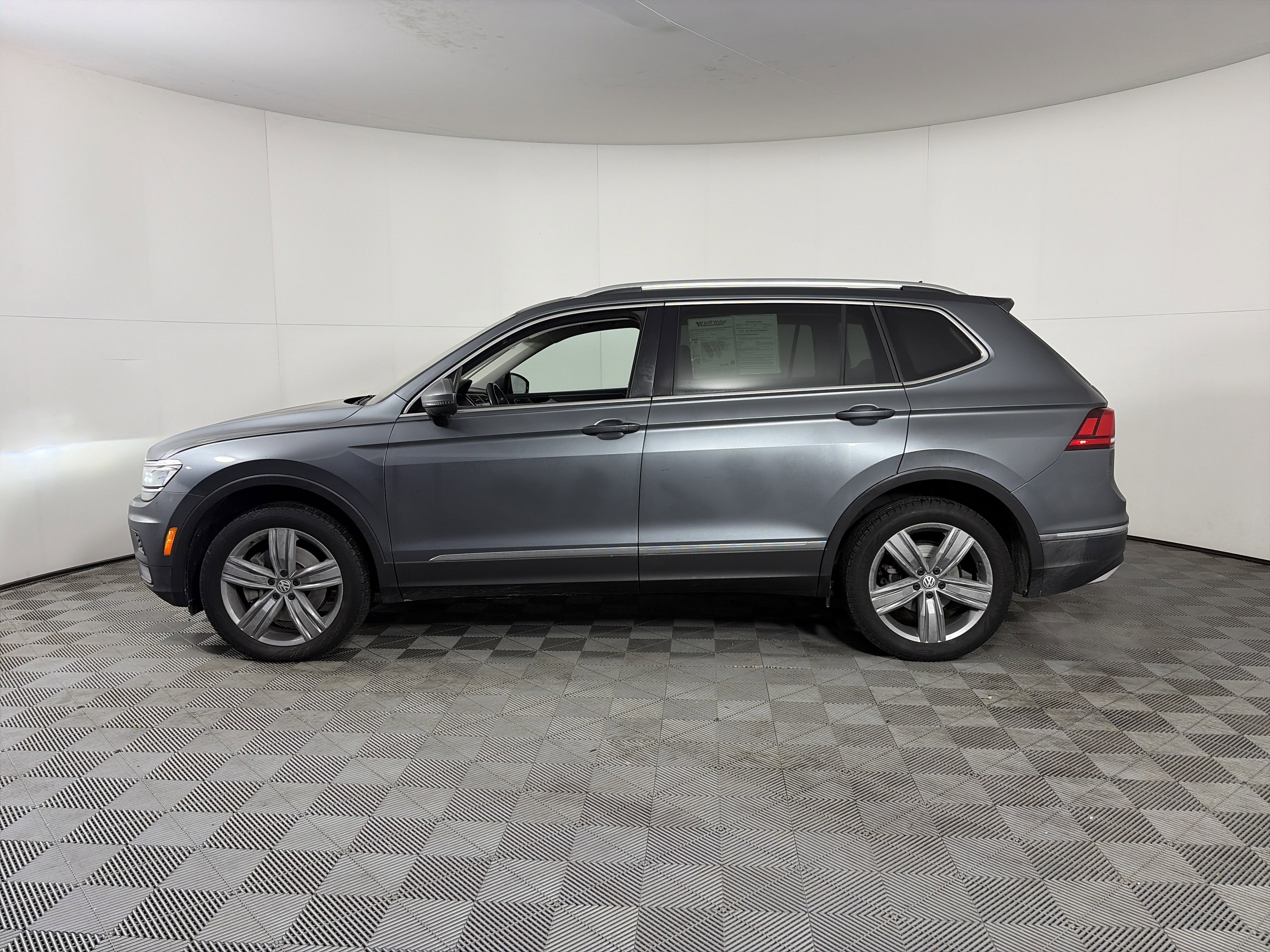 Used 2019 Volkswagen Tiguan SEL Premium image 4
