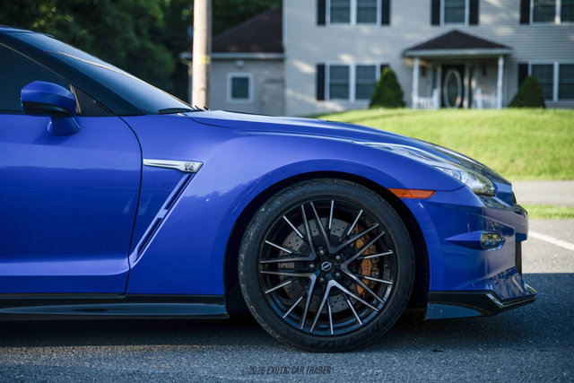 Used 2024 Nissan GT-R AWD/4WD image 11