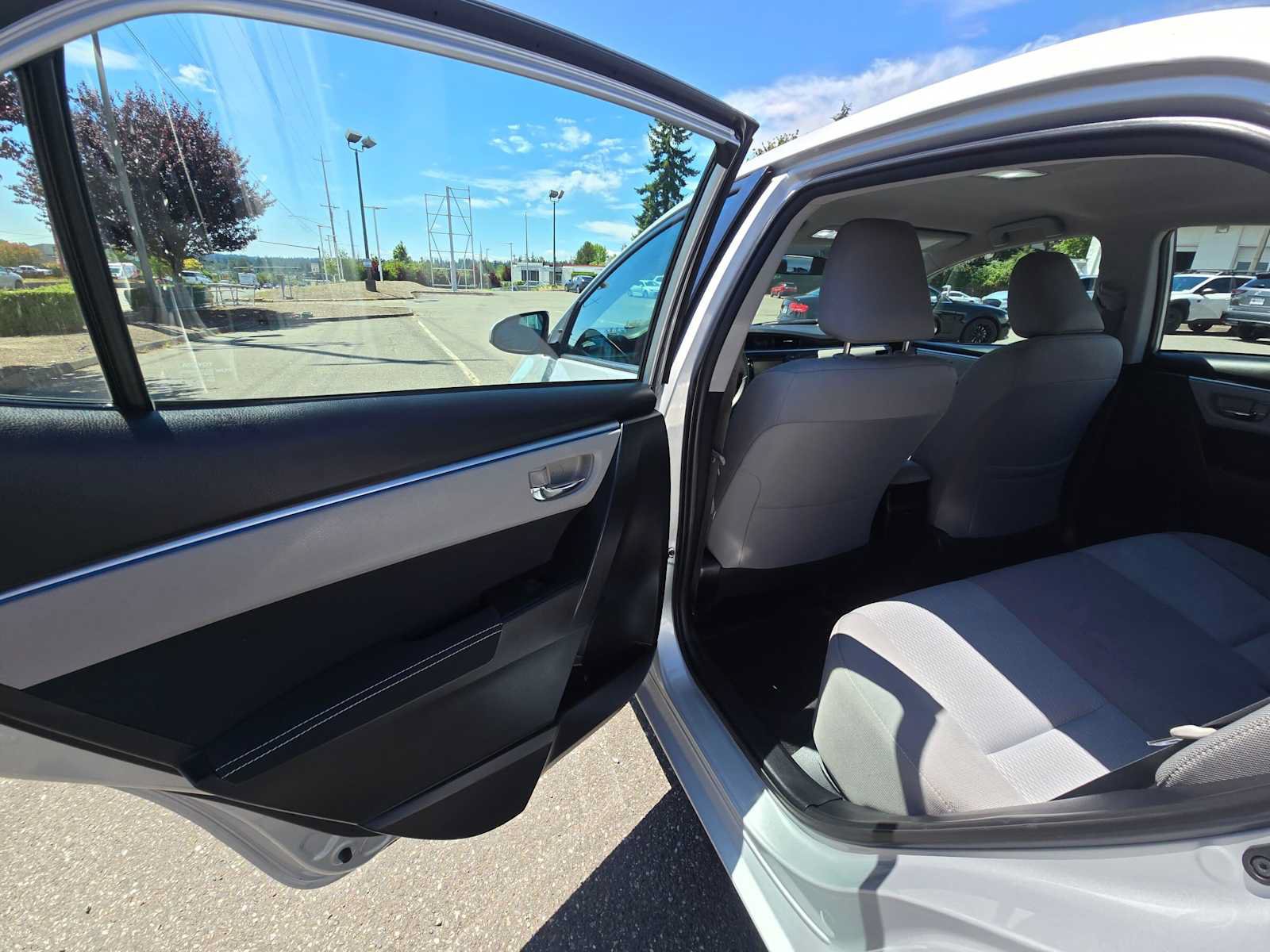 Used 2016 Toyota Corolla LE FWD image 14