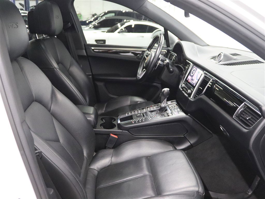Used 2017 Porsche Macan GTS w/ Premium Package Plus AWD/4WD image 23