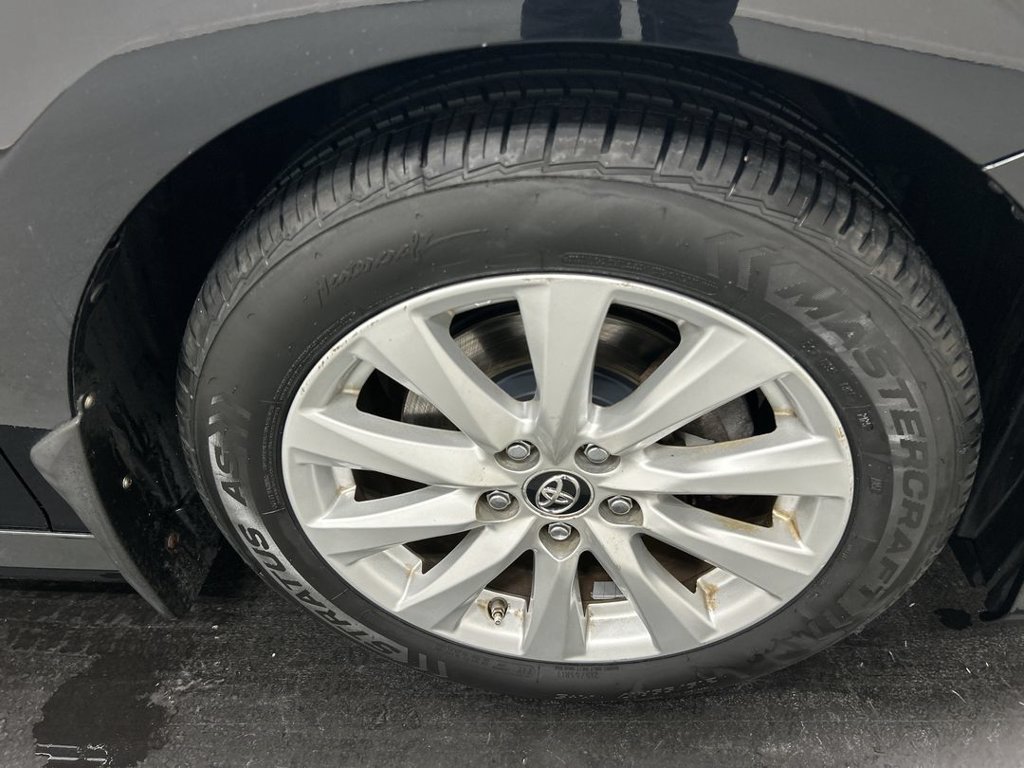 Used 2018 Toyota Camry LE FWD image 8