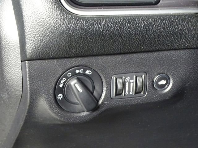 Used 2019 Dodge Challenger SXT image 17