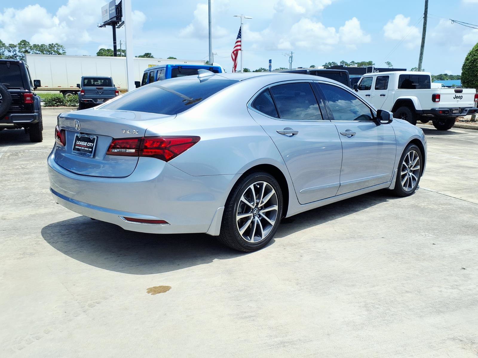 Used 2016 Acura TLX V6 w/ Technology Package FWD image 2