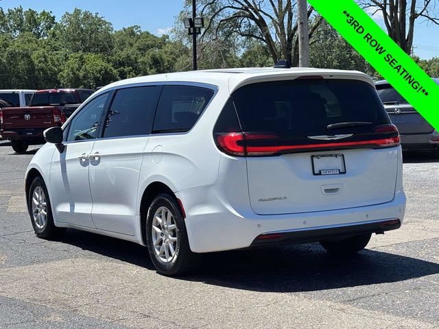 Used 2023 Chrysler Pacifica Touring-L FWD video 2