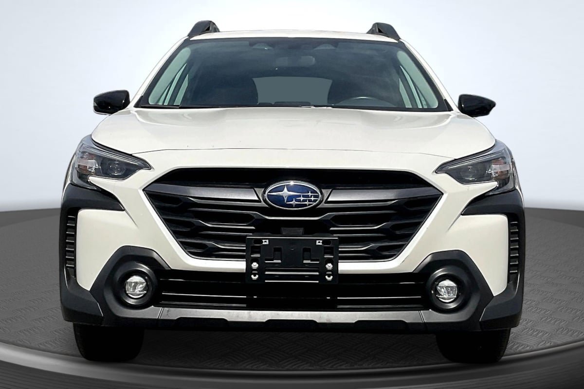 Used 2024 Subaru Outback Premium image 3