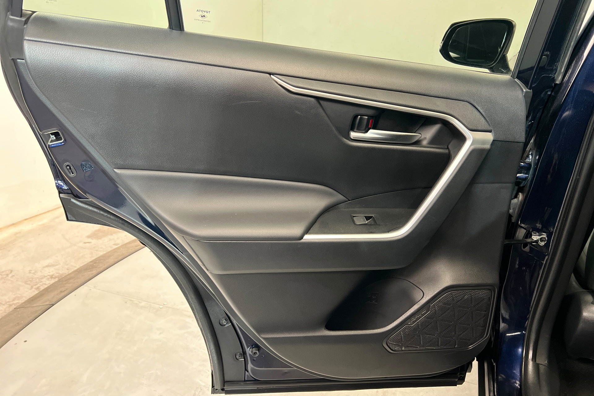 Used 2025 Toyota RAV4 XLE FWD image 19