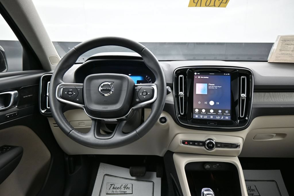Used 2024 Volvo XC40 B5 Plus w/ Protection Package Premier AWD/4WD image 15