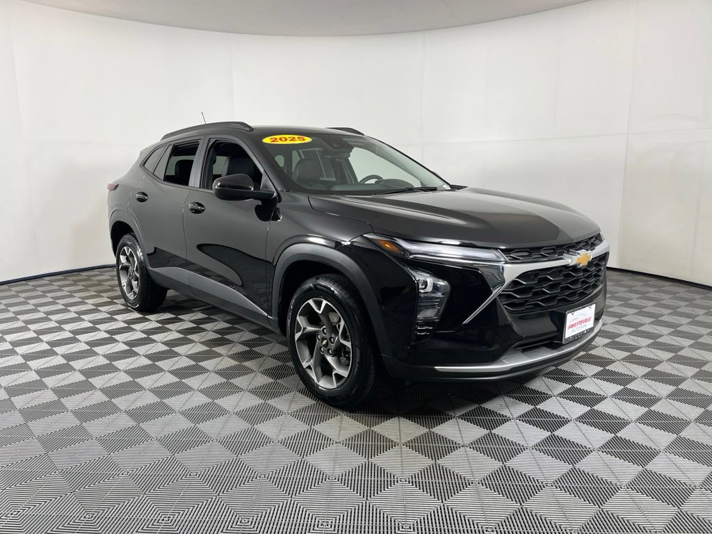 Used 2025 Chevrolet Trax LT FWD image 10