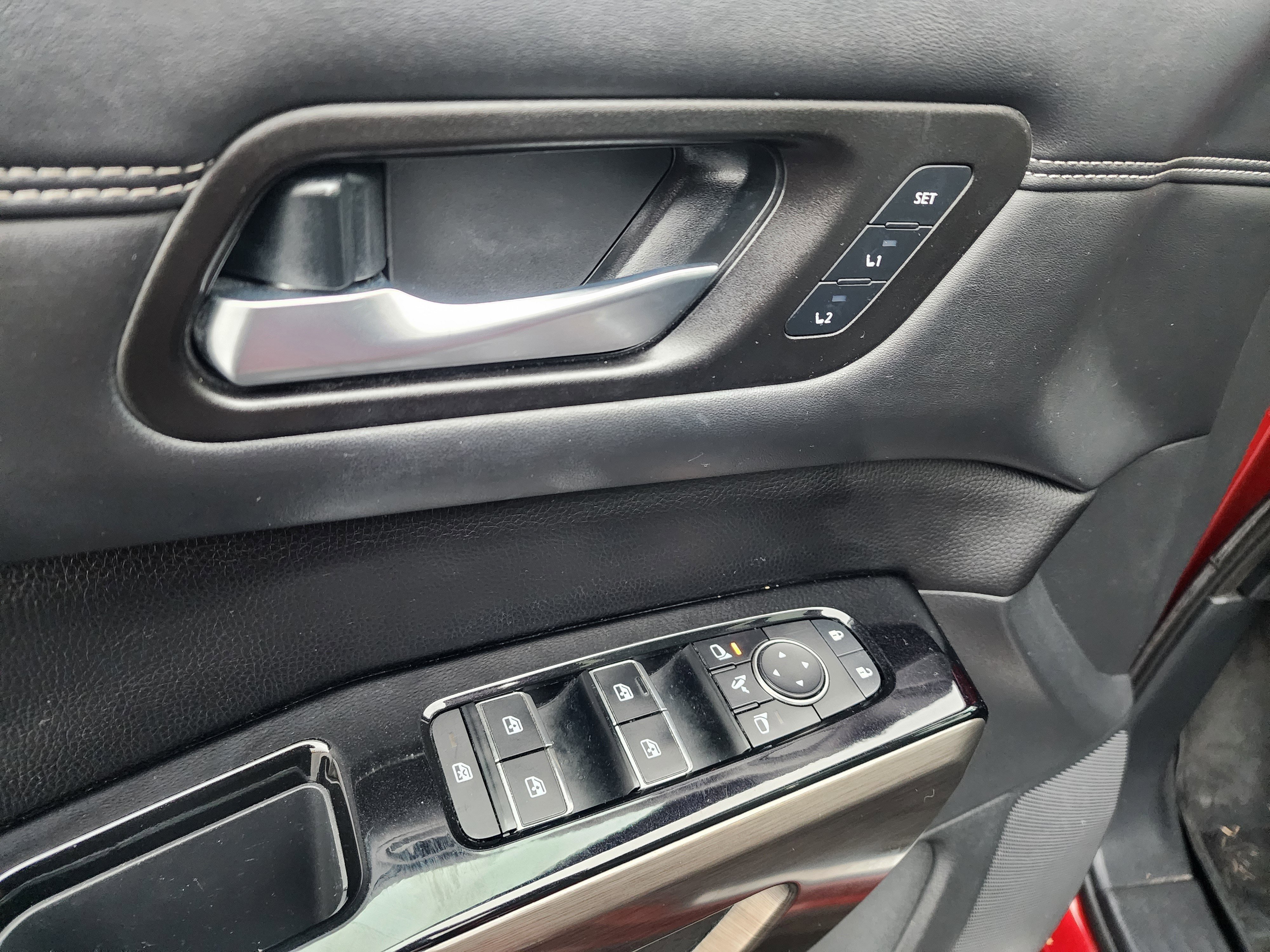 Used 2022 Nissan Pathfinder Platinum w/ Cargo Package image 24