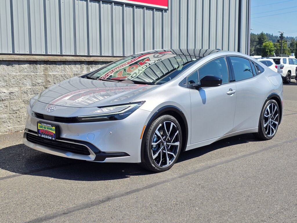 New 2027 Toyota Prius Plug-In Hybrid FWD image 2