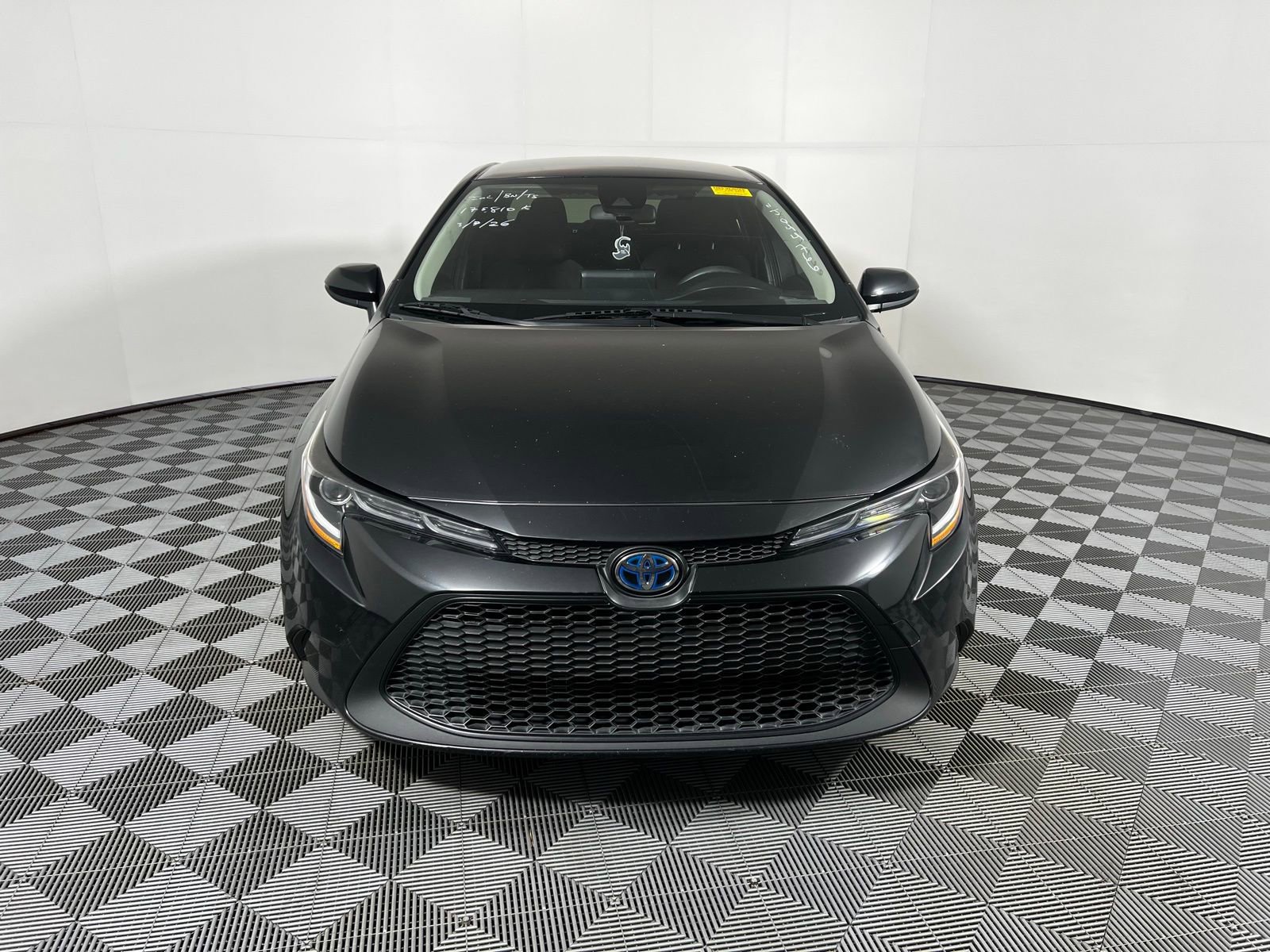 Used 2022 Toyota Corolla LE image 2