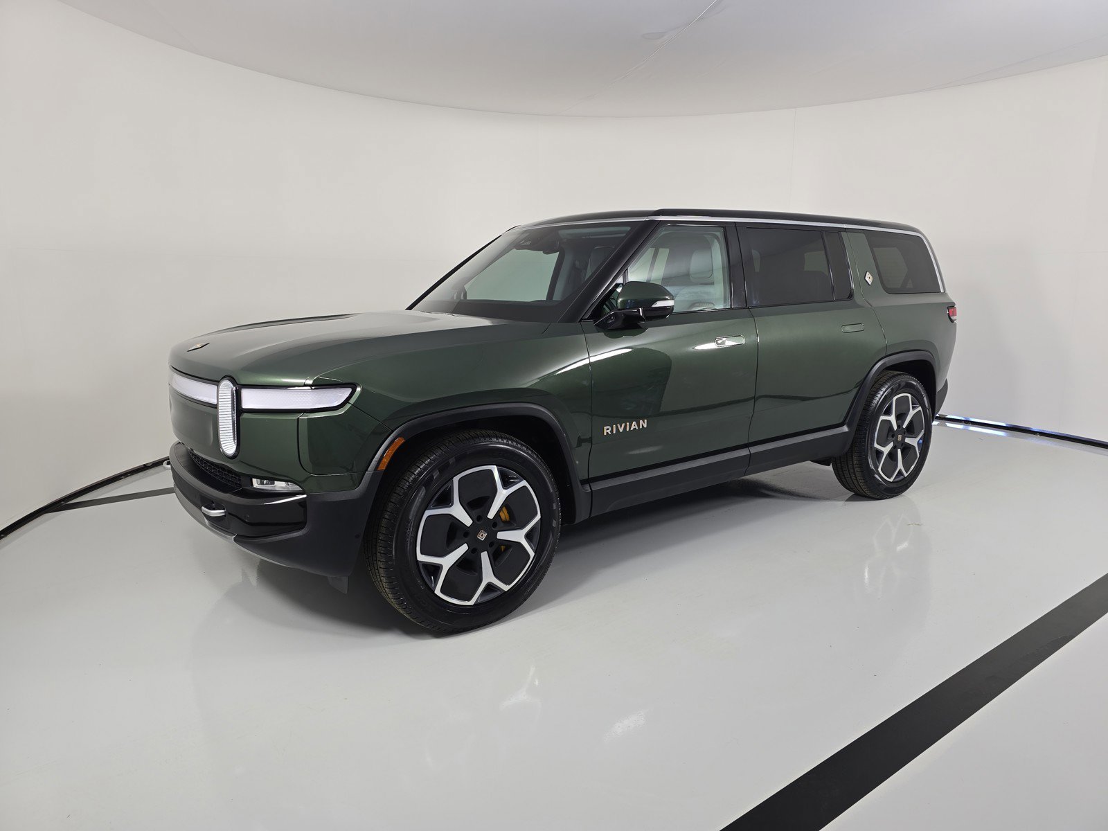 Used 2024 Rivian R1S Adventure AWD/4WD image 1
